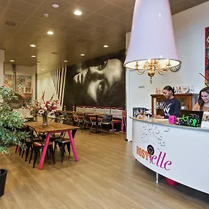 Hostelle - Women Only אכסניה